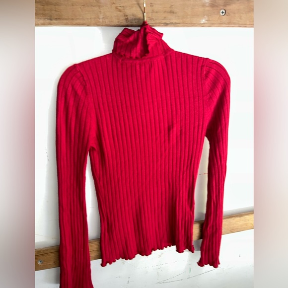 Guess Red Fitted Sweater: Size Large - Picture 2 of 2